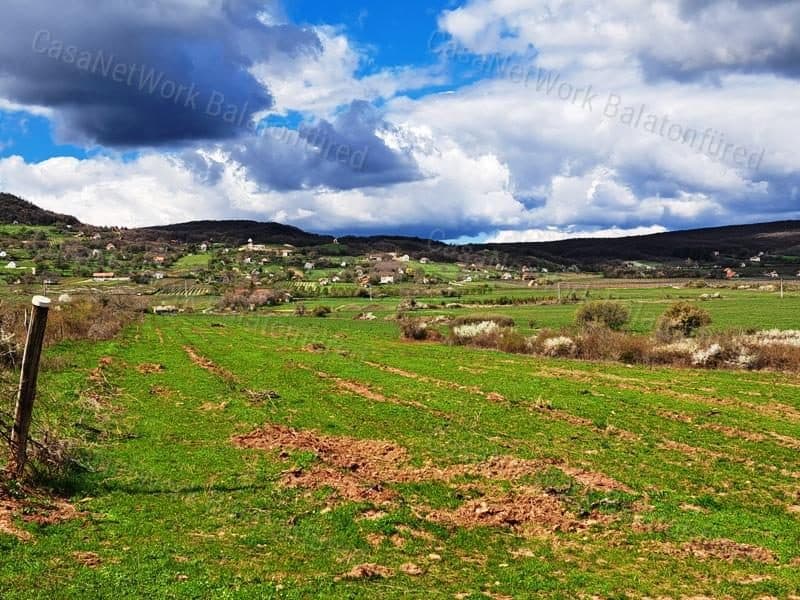 Agricultural land with panoramic views near Zánka
