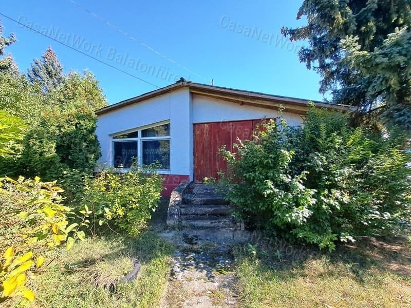 Waterfront holiday home in green surroundings, Balatonföldvár