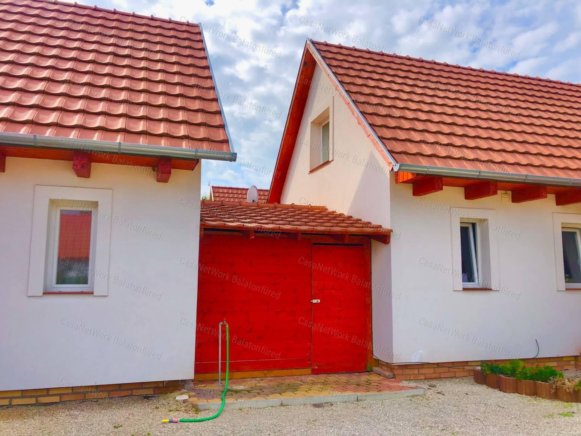 Doppelhaus in Kővágóörs, 230 m², 2021 erbaut, teilbar