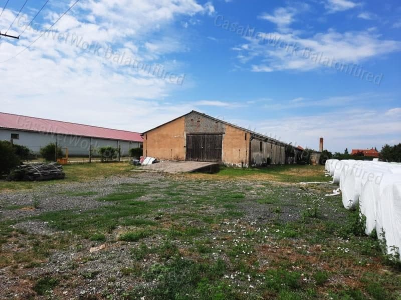 ENTREPRENEURS, INVESTORS - Warehouse Building for Sale in Mencshely