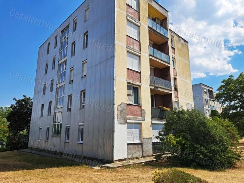 2-bedroom ground-floor flat in Pétfürdő