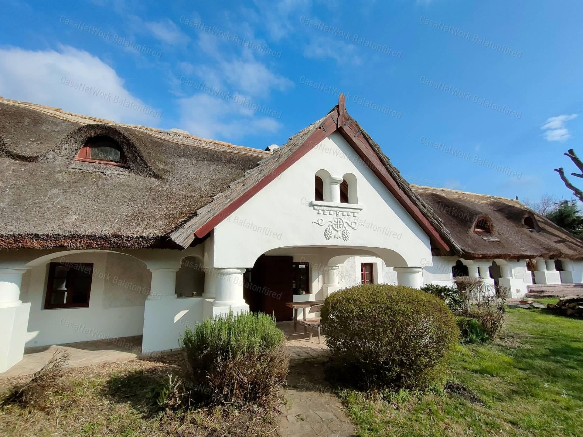 Authentisches Luxushaus in der Káli-Medence mit Gästehof und beheiztem Pool