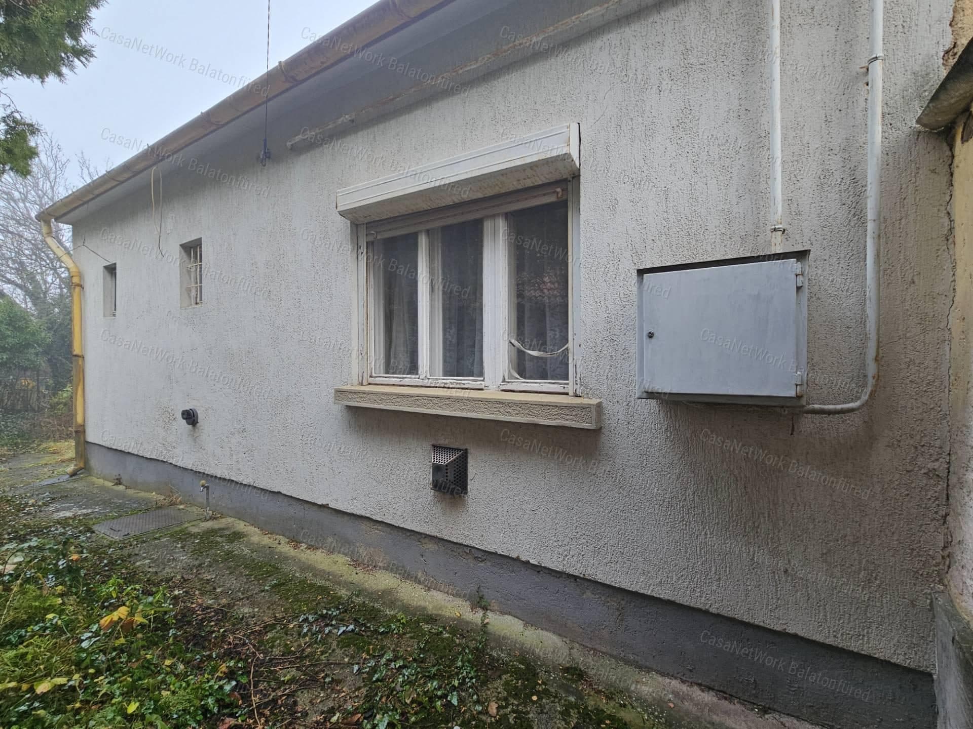 Eladó felújítandó családi ház Balatonfüred központi, mégis csendes részén
