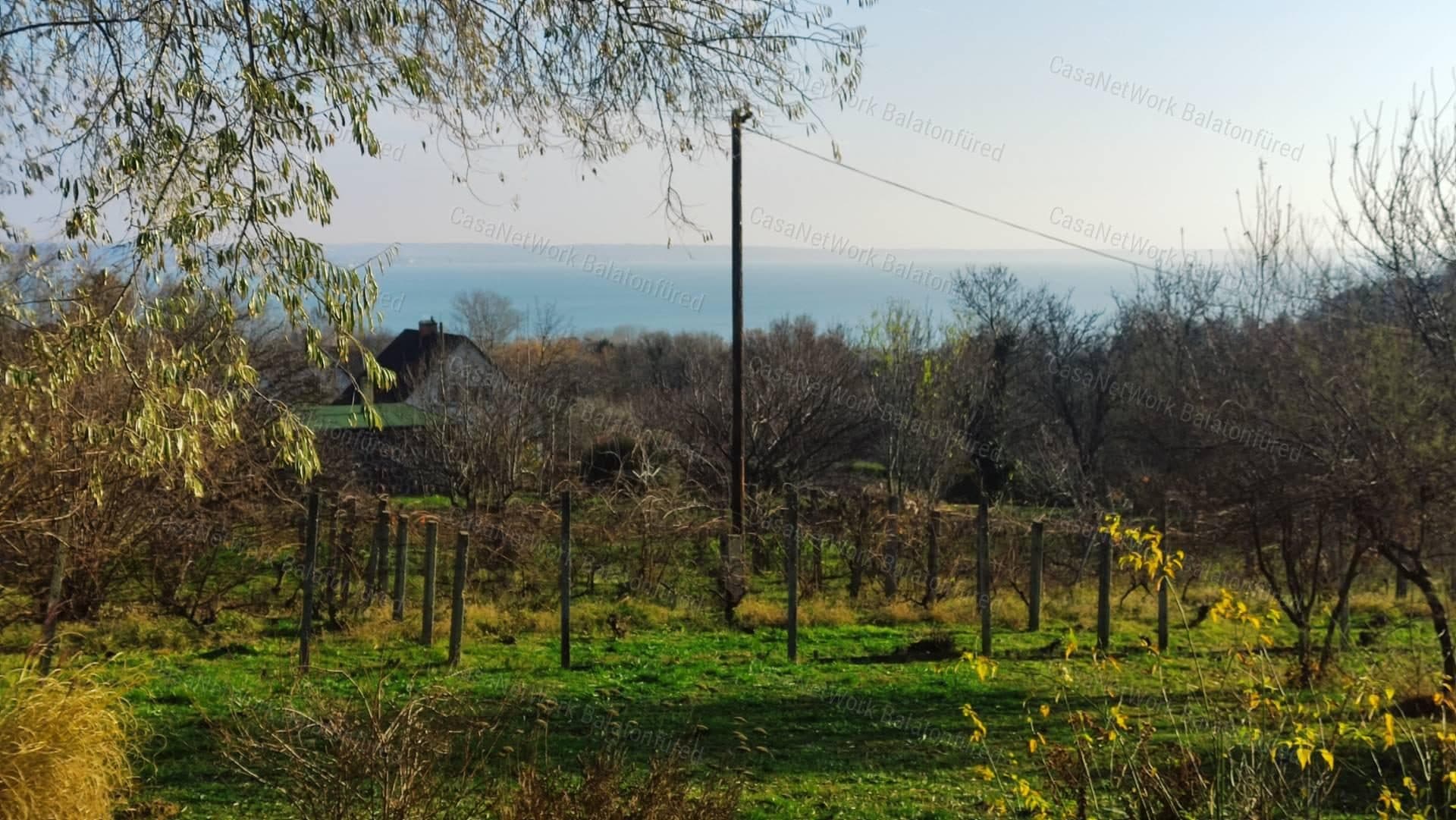 Bauplatz mit Balaton-Ausblick in Balatonalmádi
