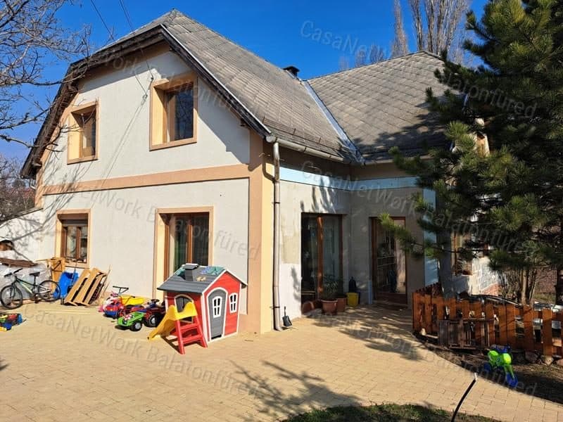 Haus am Bachrand in Balatonalmádi