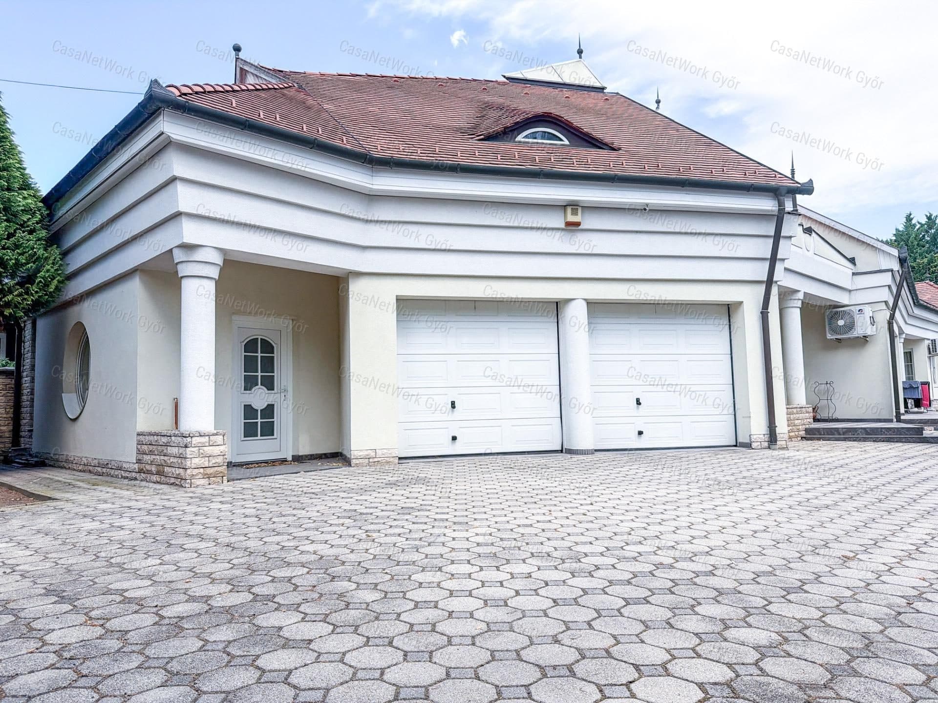IMPRESSIVE AND UNIQUE FAMILY HOME IN GYŐR-RÉVFALU