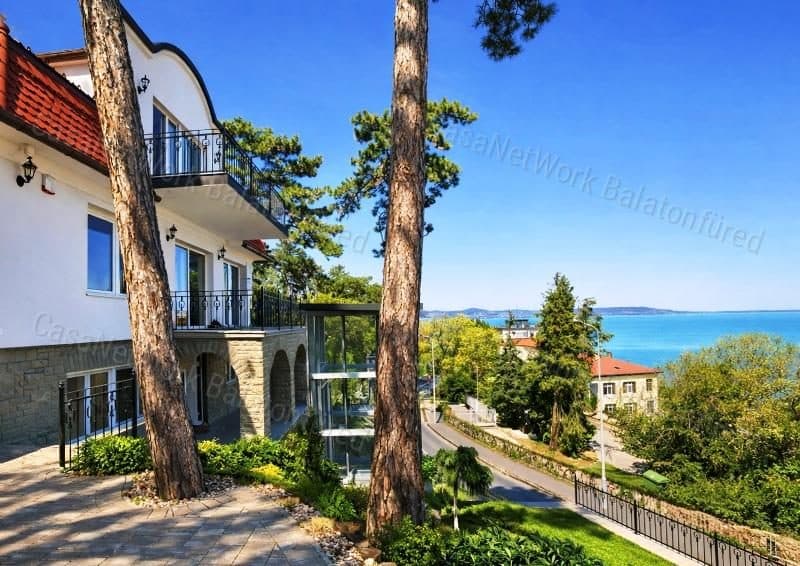 Mediterrán hangulatú, panorámás EXKLUZÍV VILLA TIHANYBAN