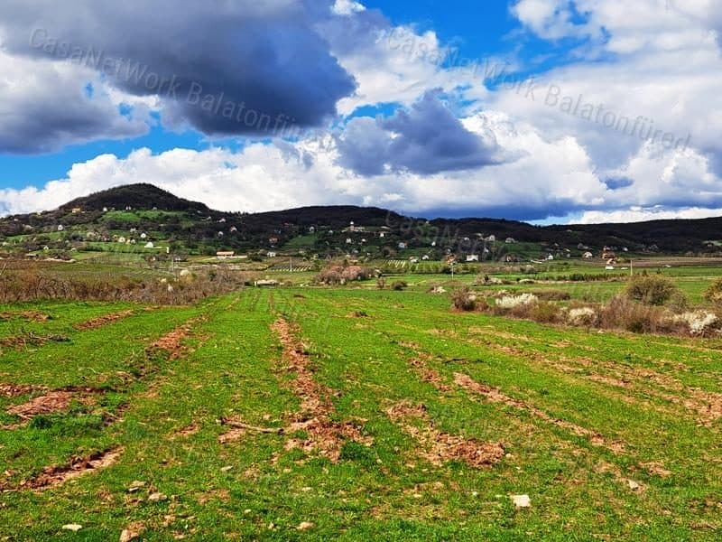 Agricultural land with panoramic views near Zánka